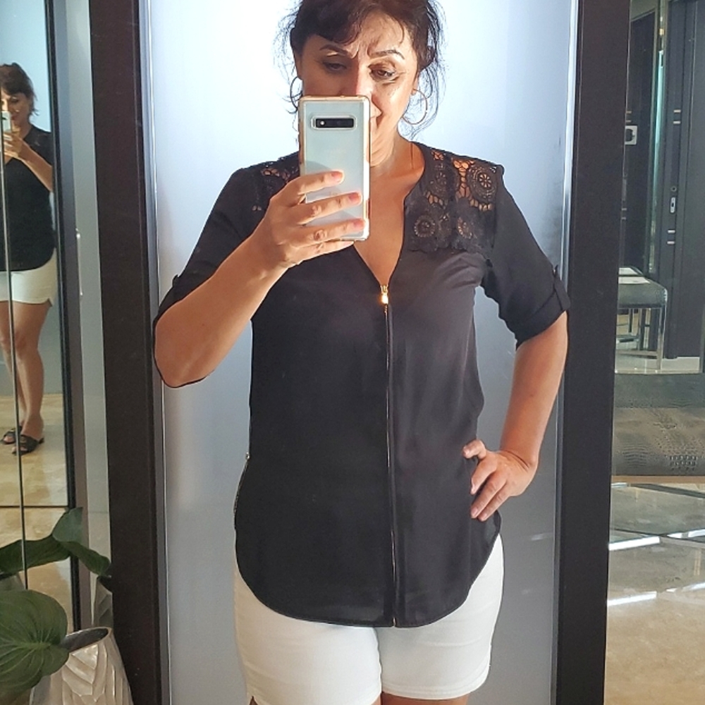 NWOT, BEBE BLACK TOP, SIZE MEDIUM